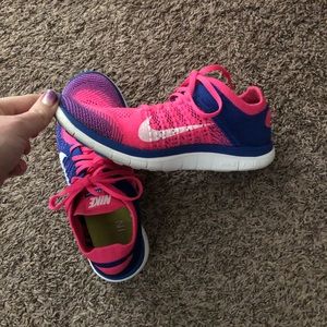 Women’s size 9 Nike free pink blue Euc